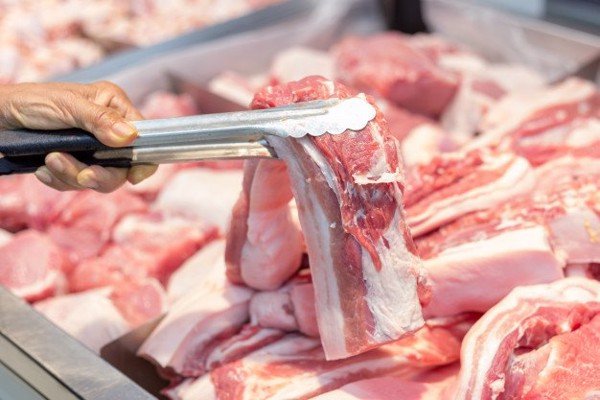  Chú trọng an toàn thực phẩm, người dân tìm kiếm mua thịt heo sạch